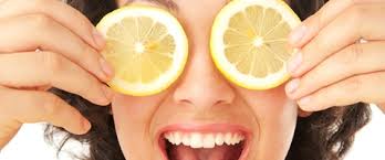 rondelles de citron sur les yeux
